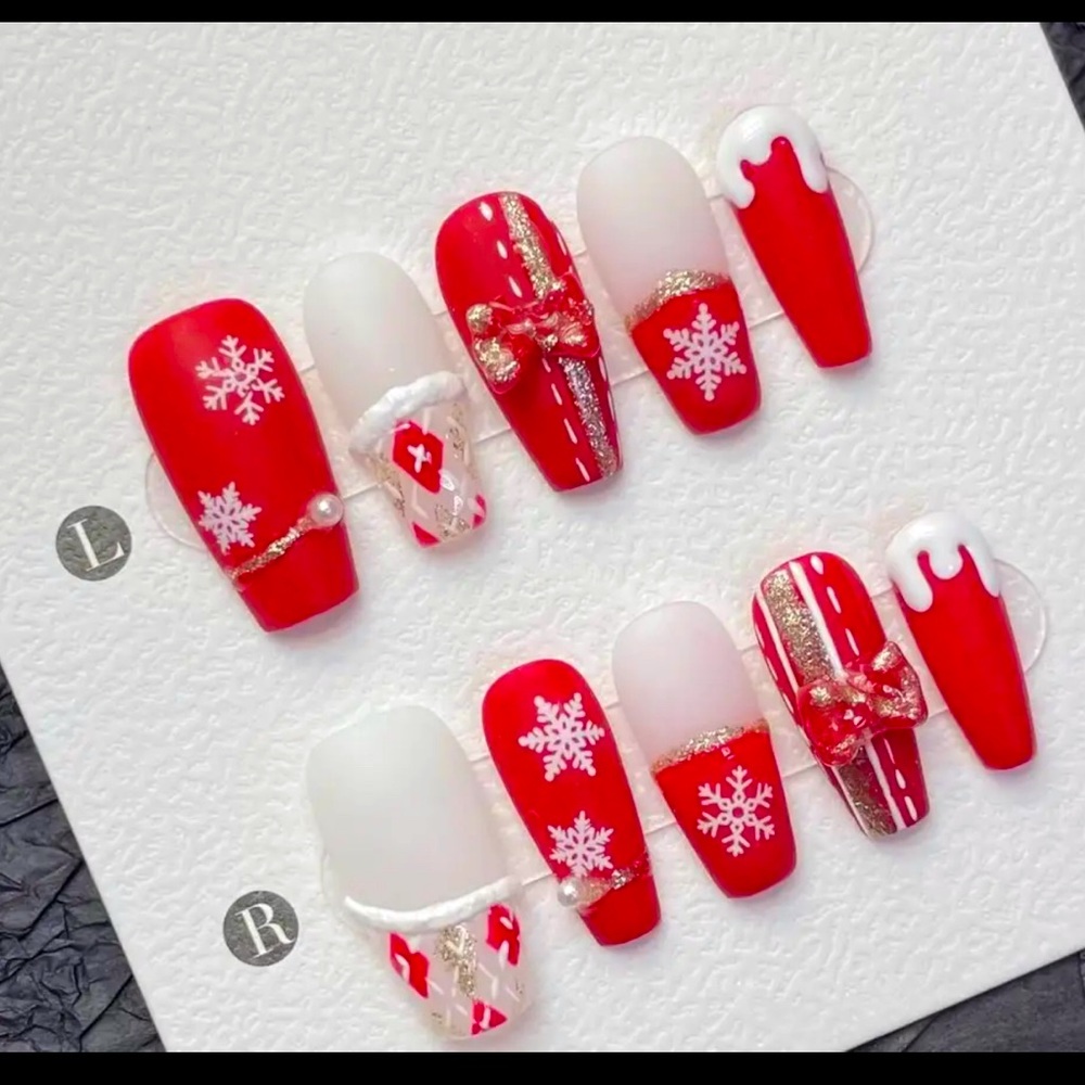 Gorgeous 10 pcs Handmade Press-On Nails (Nail Kit - Reusable).